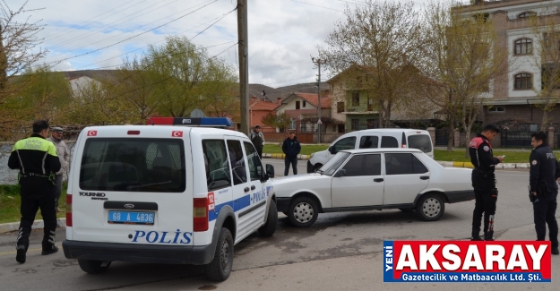 Dur ihtarına uymadı, polis aracına çarptı