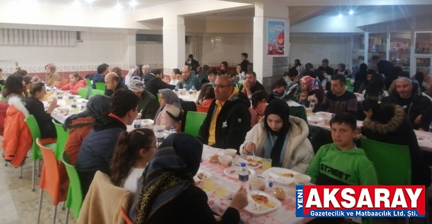 Okulun depremzede öğrencilerine iftar verildi