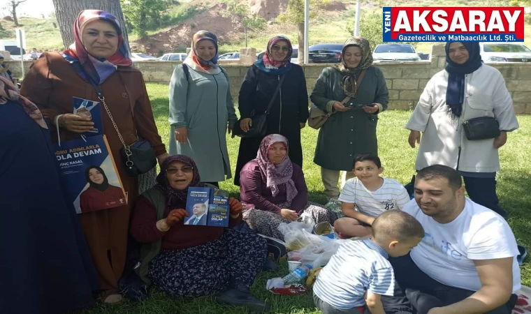 Ak kadınlar piknik bölgelerinde çalıştı