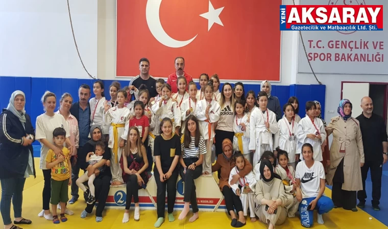 Judo da dereceye girenlere ödülleri verildi