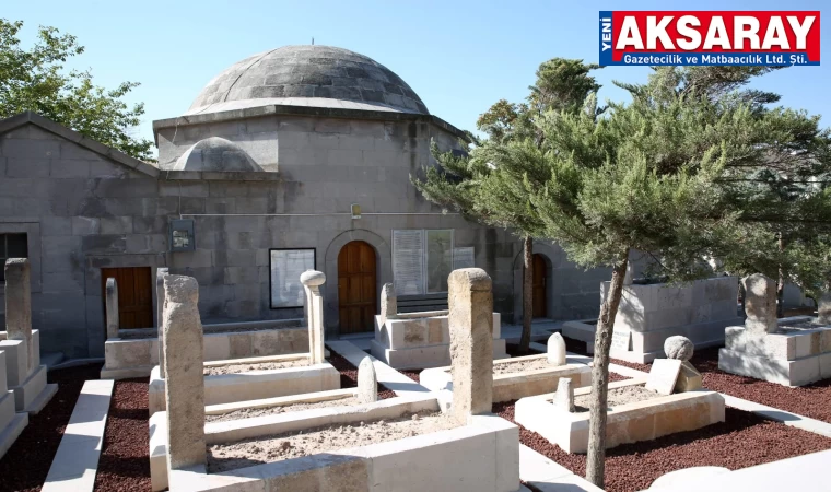 Türbenin mezar taşları restore edildi