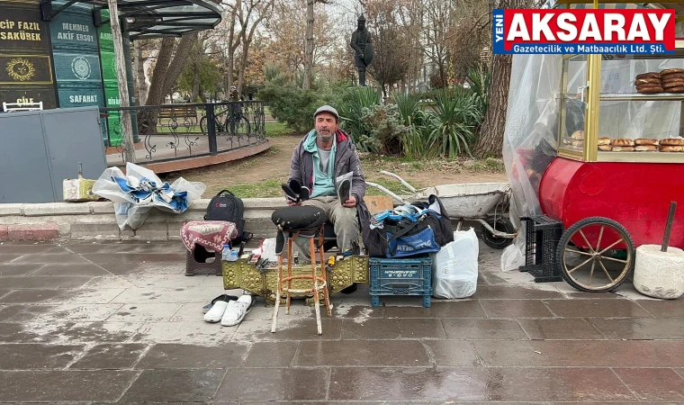 Ayakkabı boyacılığıyla hem ev sahibi oldu hem de çocuklarını okuttu