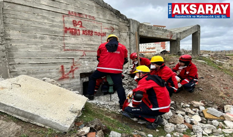 Öğretmenlerden oluşan arama kurtarma ekibi eğitim aldı