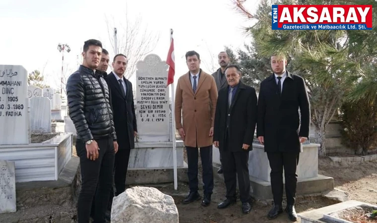 Ülkücü şehit Şevki Demir mezarı başında anıldı