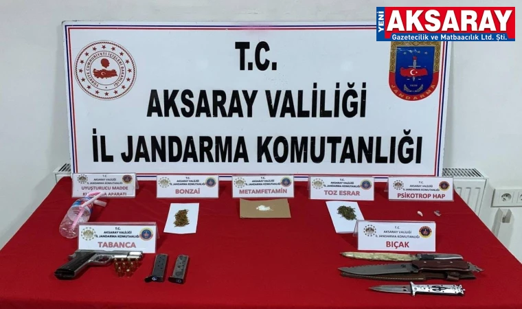 Uyuşturucuların yanında silahta ele geçti