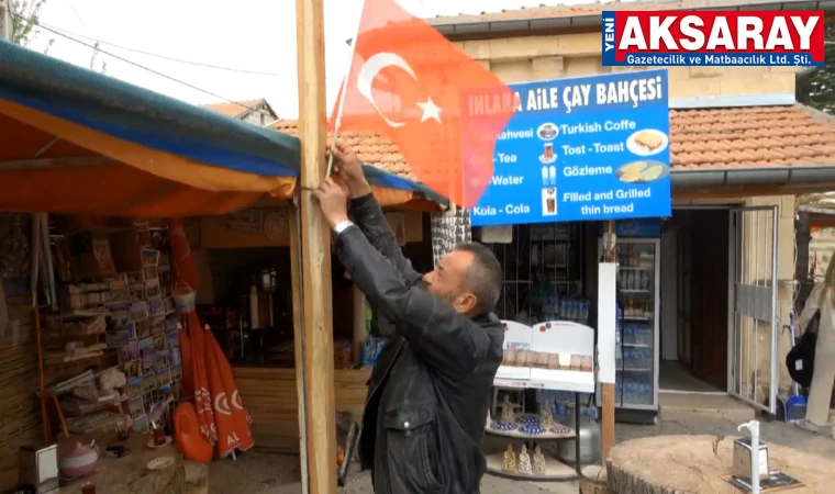 Şehit oğlu vasiyet etti, her yeri bayrakla donatıyor