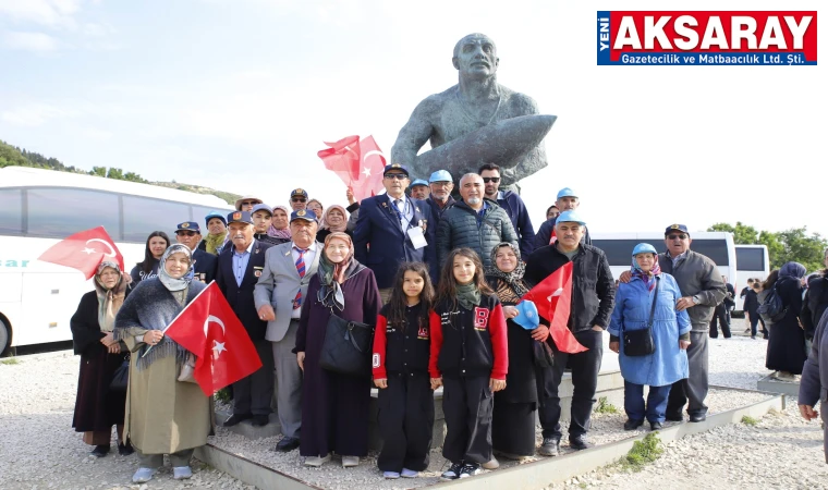 Aksaraylı Gaziler şehitlerin huzurunda