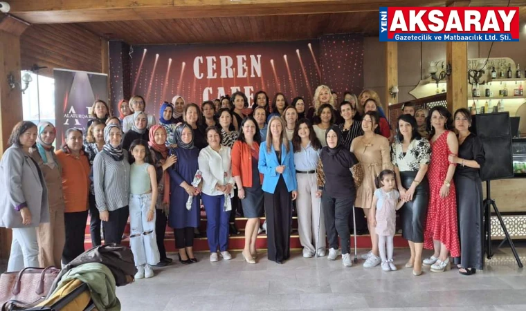 Eğitim sendikaları Anneler Günü programı yaptılar