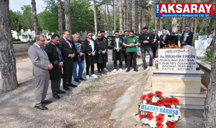 Öldürülen avukat mezarı başında anıldı