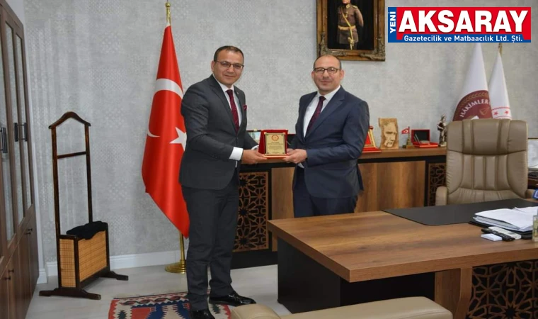 Seçim Kurulu çalışanlarına plaket verildi