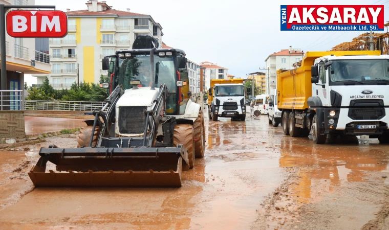 Yollara çamur aktı