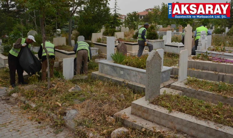 Mezarlıkta bayram hazırlığı  