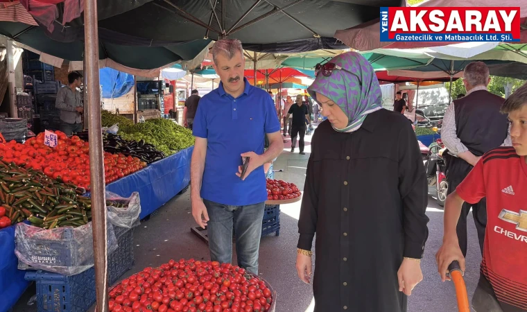 Pazar alışverişi ile fiyatları gördü