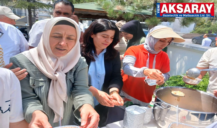 Mahalleye aşure ikramı