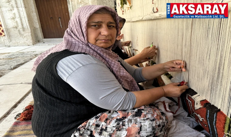 47 Yıldır ilmek atarak ailesini geçindiriyor