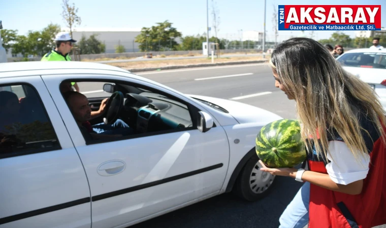 E-90’da karpuz dağıttılar