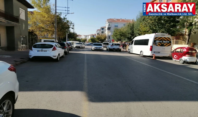 Okul önlerinde trafik yoğun