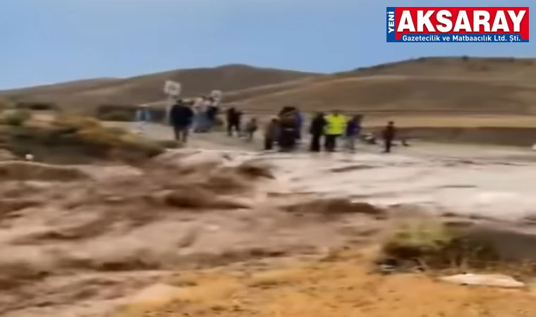 Şiddetli yağış bazı bölgelerde sele dönüştü