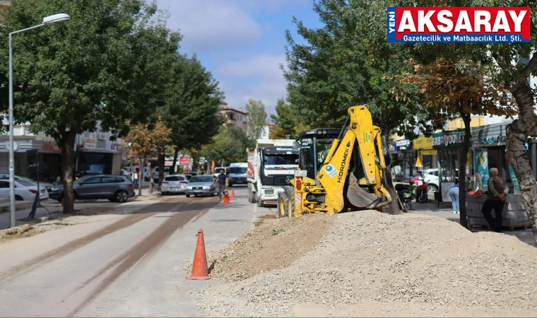 Kaldırım yenileniyor, dekoratif aydınlatma yapılıyor