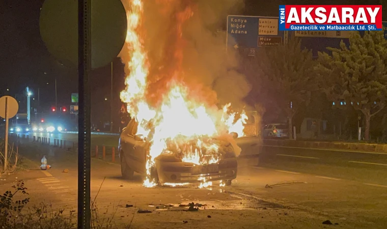 SÜRÜCÜ SON ANDA KURTULDU Seyir halindeki otomobil alev alev yandı