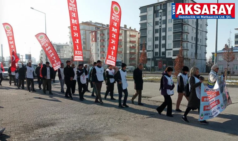 Emekliler Aksaray’dan geçip Ankara’ya yürüdü