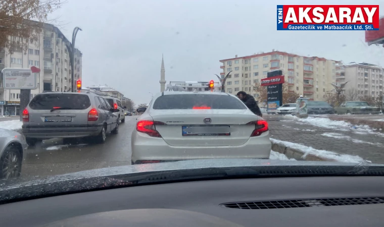 Trafik ışıklarında para isteyenler tedirgin ediyor