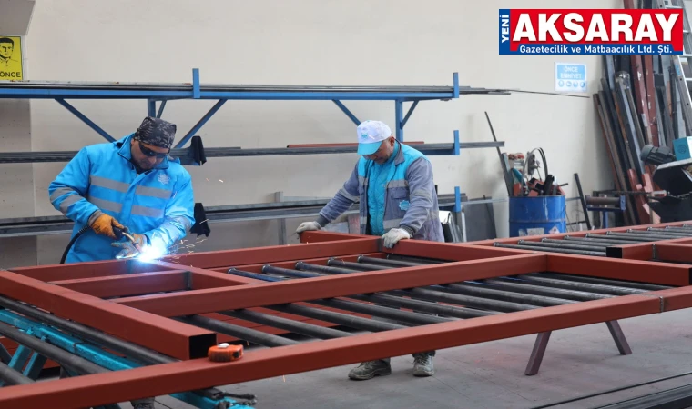 Kamelya, bank ve duraklar Belediye atölyesinde üretiliyor