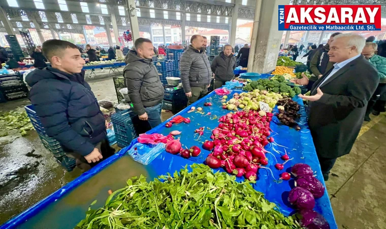 Semt Pazarını ziyaret edip, esnaflarla hasbihal etti