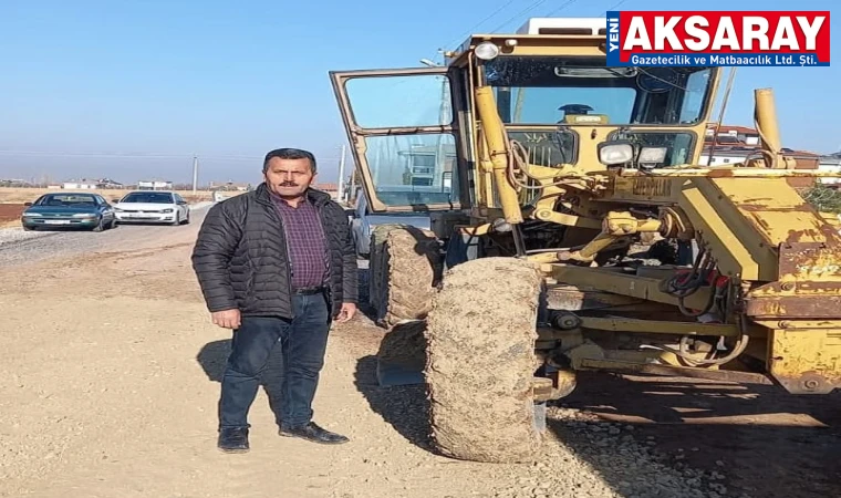 Yolları çamurdan kurtarmak adına çakıllı kum seriliyor