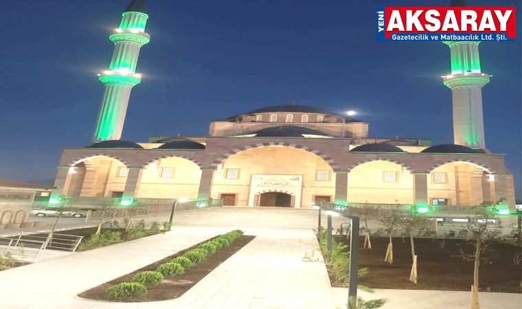 Sa­na­yi camii iba­de­te açıl­dı