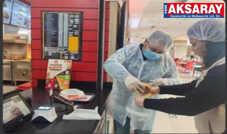 Ekip­ler gıda nu­mu­ne­si alı­yor