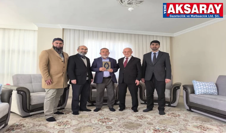 Ha­yır­se­ver va­tan­da­şa Ku­ra­nı Kerim he­di­ye etti