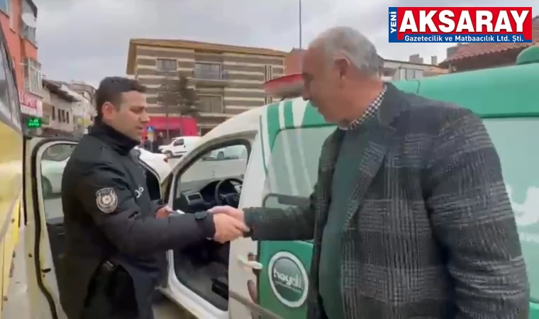 Oto­büs­te unu­tu­lan te­le­fon po­li­se tes­lim edil­di