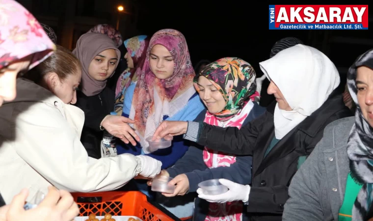 Bin aydan ha­yır­lı ge­ce­de ik­ram­da bu­lun­du­lar