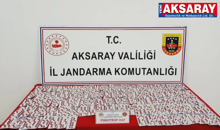 Jan­dar­ma uyuş­tu­ru­cu hap ya­ka­la­dı