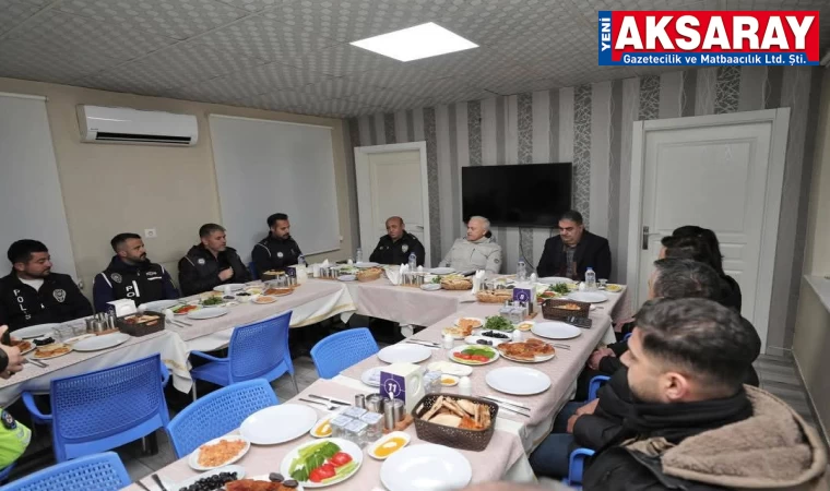 Sa­hu­ru po­lis­ler­le yaptı