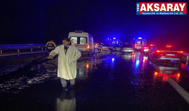 12 aracın karıştığı zincirleme kazada 10 kişi yaralandı