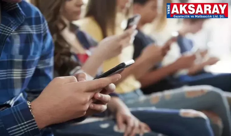 Çocukların sosyal medyada maruz kaldığı içeriklere DİKKAT!