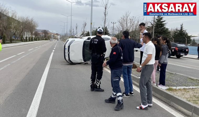 Otomobil refüje devrildi, yaralı sürücü kaçtı