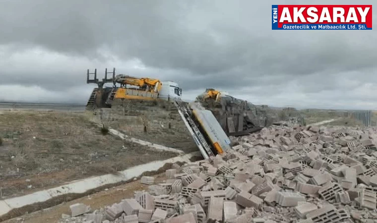 Tır sürücüsü yaralandı