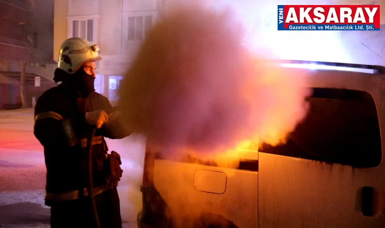 Yanan araç alev püskürttü