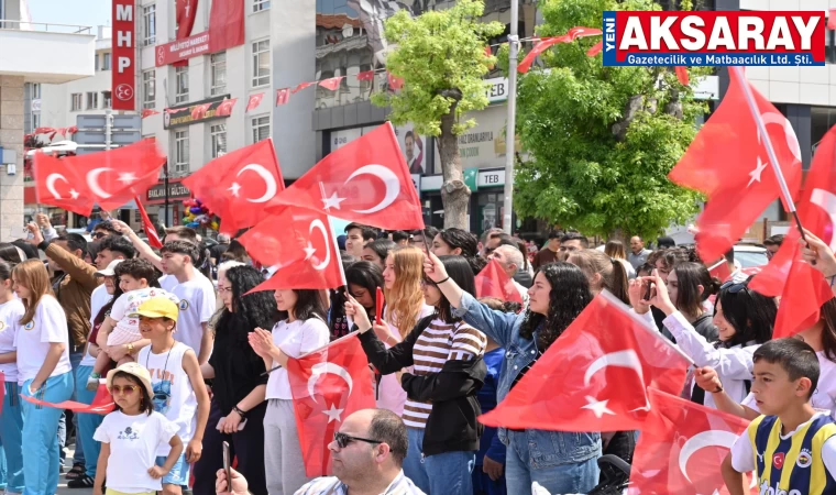 SPORCULAR YETENEKLERİNİ SERGİLEDİ Gençliğin bayram coşkusu