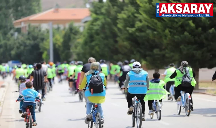 Ailece pedal çevirdiler