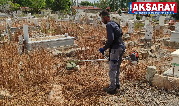 Mezarlıklarda bayram temizliği