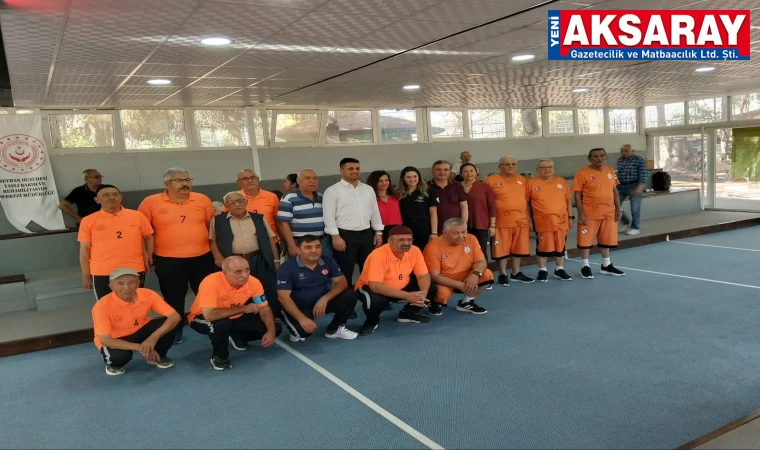 Sahada gençlere taş çıkartıyorlar