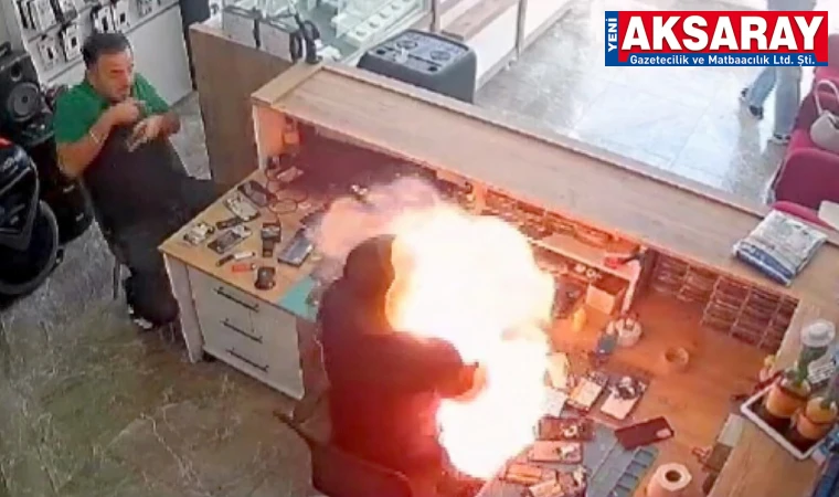 Telefon bataryası bomba gibi patladı
