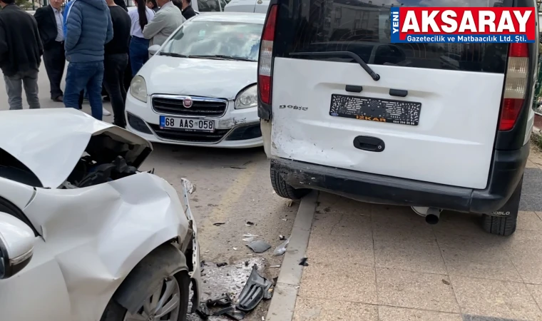Park halindeki araçlara çarptı