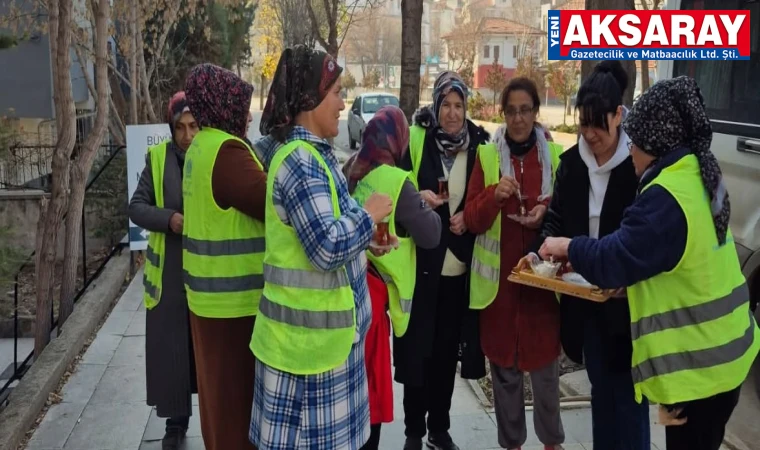 Bayan muhtardan kadın çalışanlara sıcak ikram