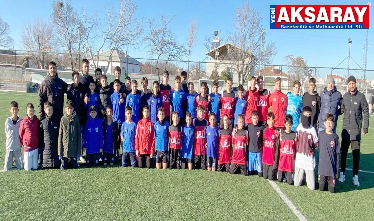 Üçlü turnuvada dostluk kazandı