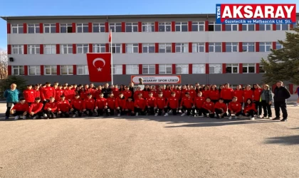 Liseli gençler cumhuriyet için koştu